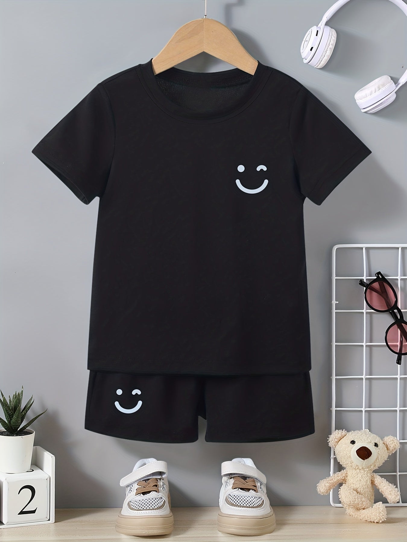 2pcs Boys Funny Face Round Neck T-shirt & Shorts Kids Summer Clothes Sets