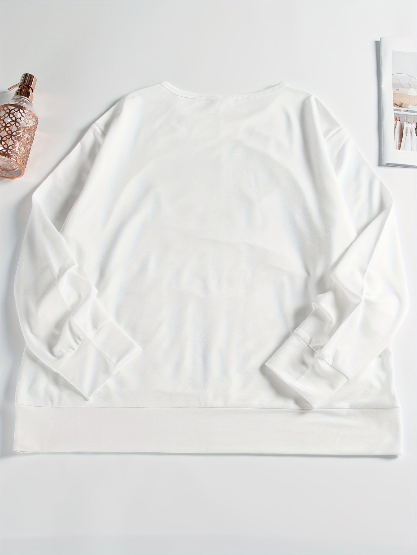 Plus Size Casual Sweatshirt, Women's Plus Heart Print Long Sleeve Round Neck Sweatshirt