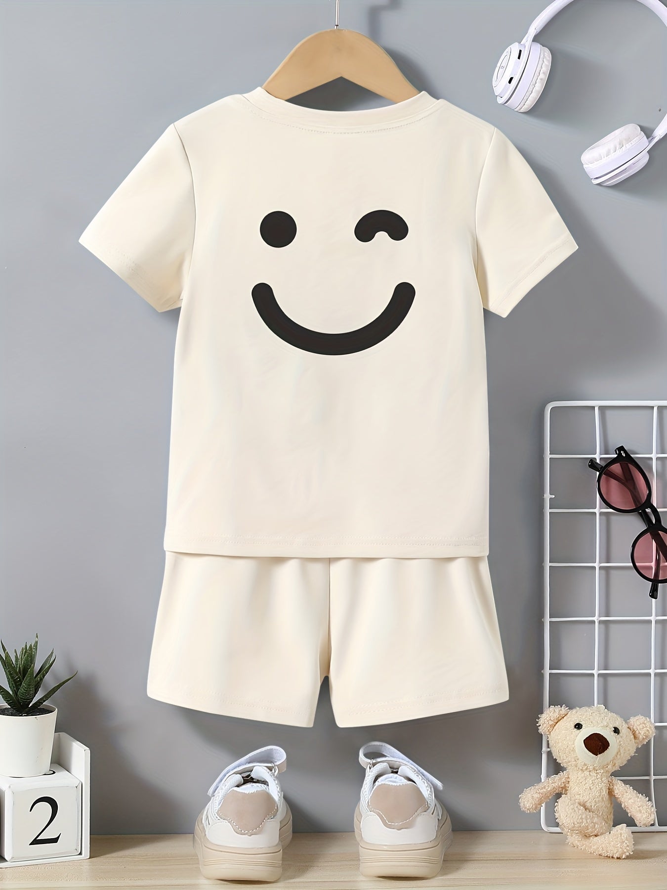 2pcs Boys Funny Face Round Neck T-shirt & Shorts Kids Summer Clothes Sets