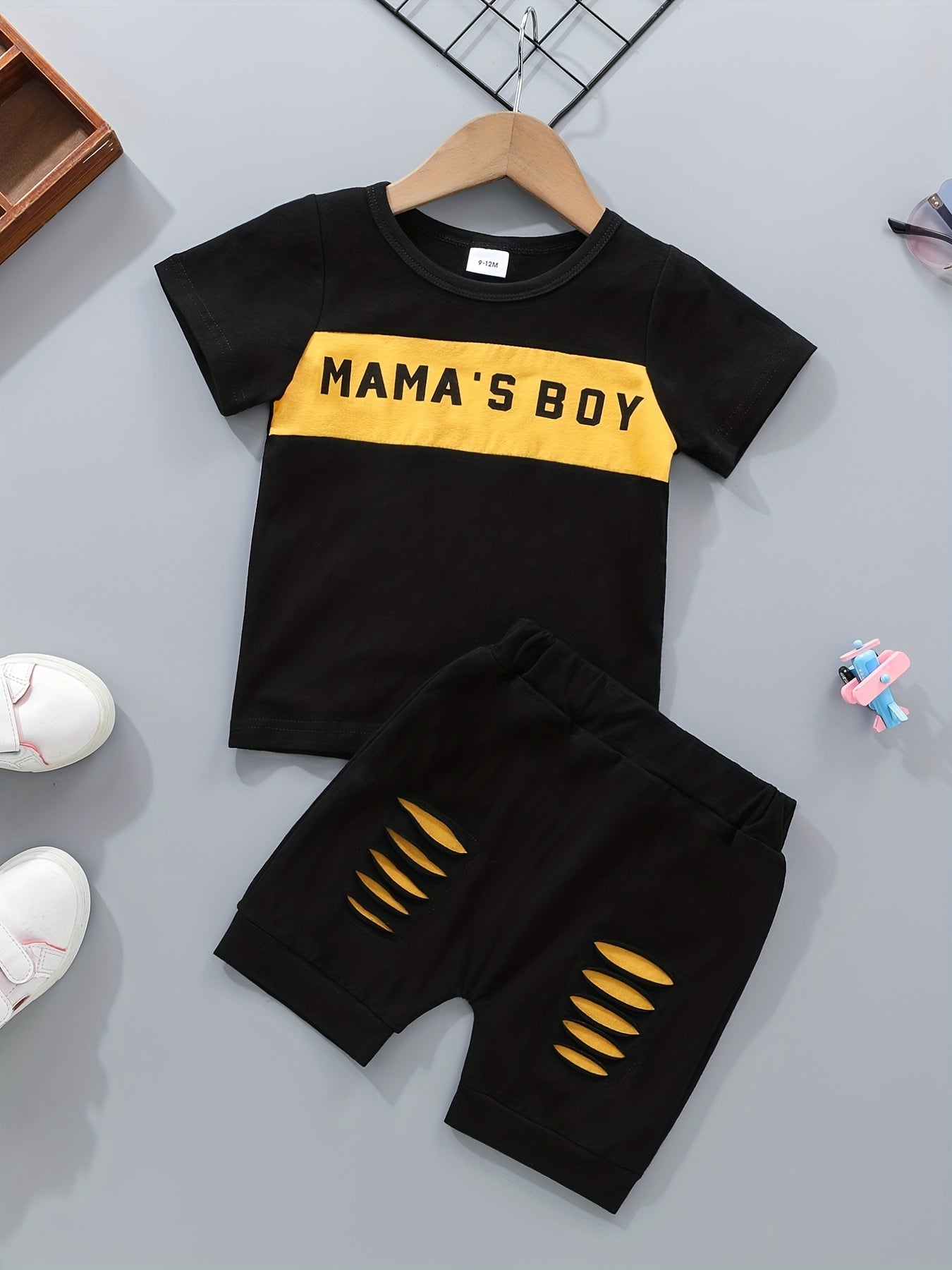 2pcs Baby Boys Casual Letter Graphic Print Round Neck T-shirt & Ripped Shorts Set Clothes