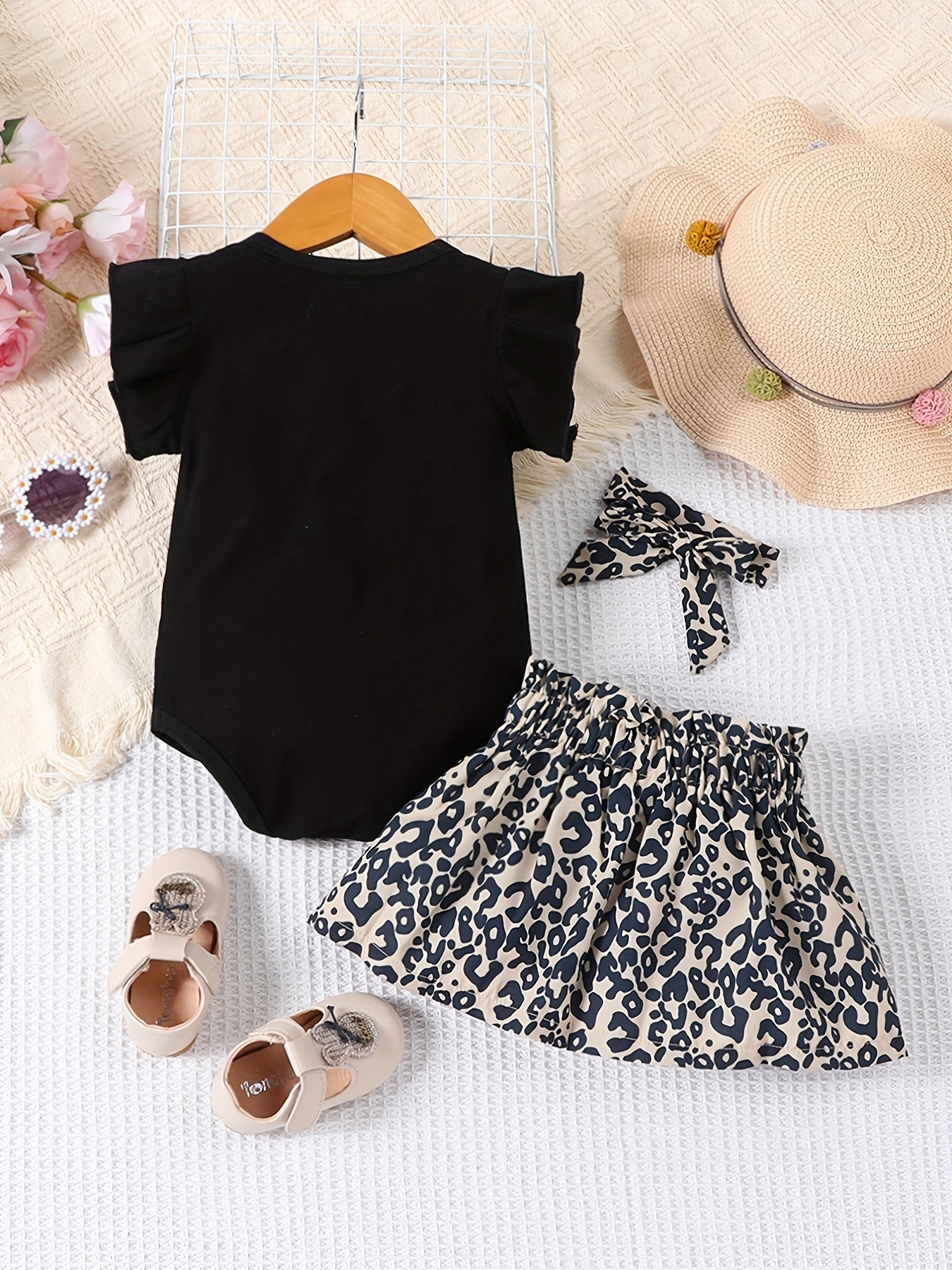 Cute "Auntie's Bestie" Print Flutter Sleeve Romper + Leopard Bow Skirt & Bow Headband, Baby Girls 3pcs Set