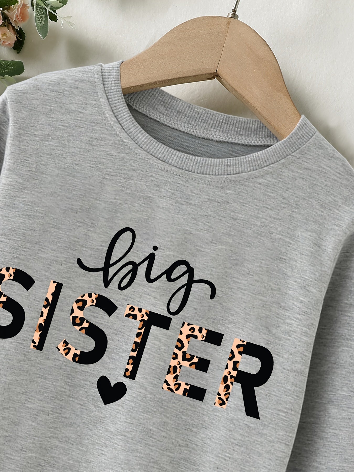 Girls Casual Simple Pullover Sweatshirt With "BIG SISITER" Leopard Print For Autumn And Winter